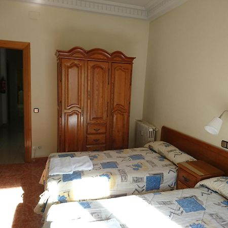 Hostal Retiro Madrid Extérieur photo