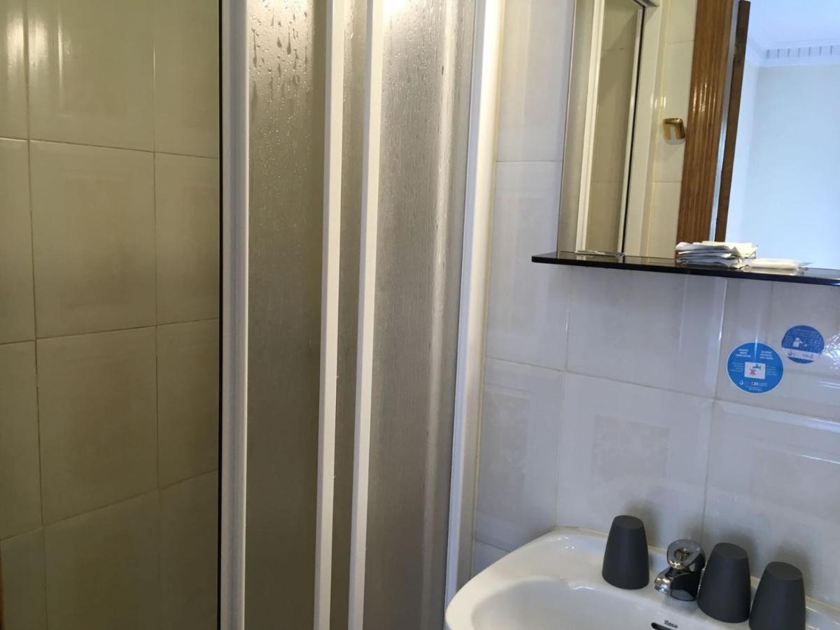 Hostal Retiro Madrid Extérieur photo