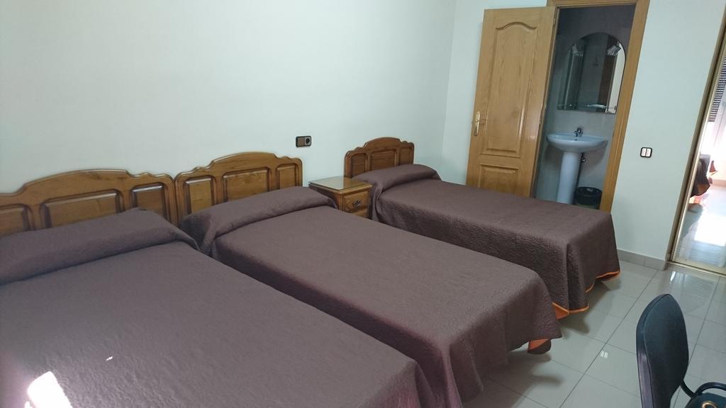 Hostal Retiro Madrid Extérieur photo