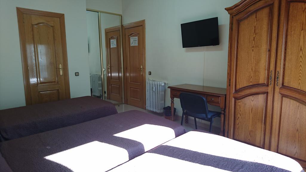 Hostal Retiro Madrid Chambre photo
