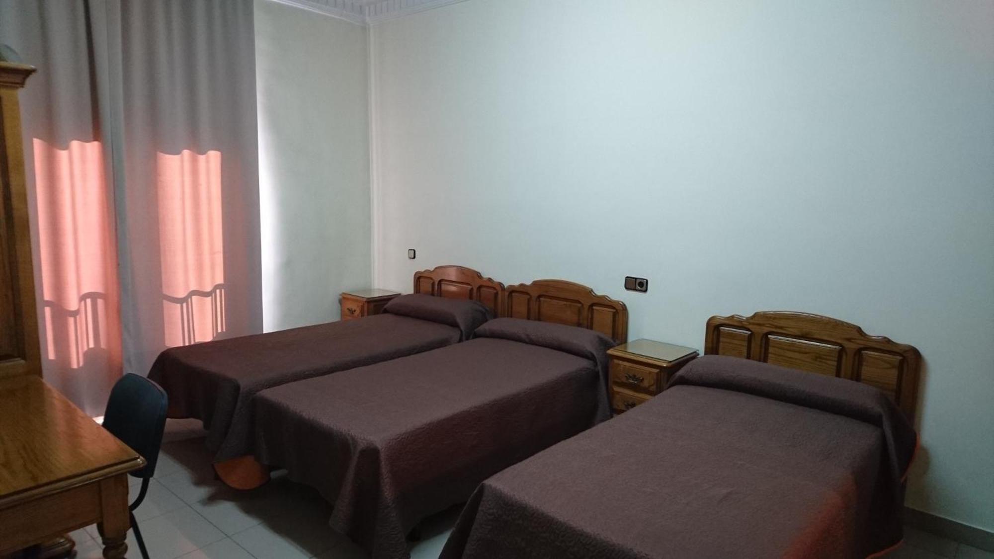 Hostal Retiro Madrid Extérieur photo