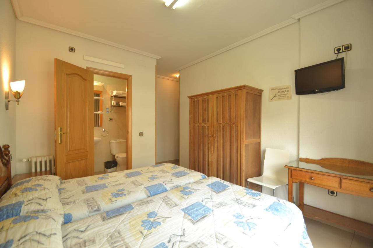 Hostal Retiro Madrid Extérieur photo