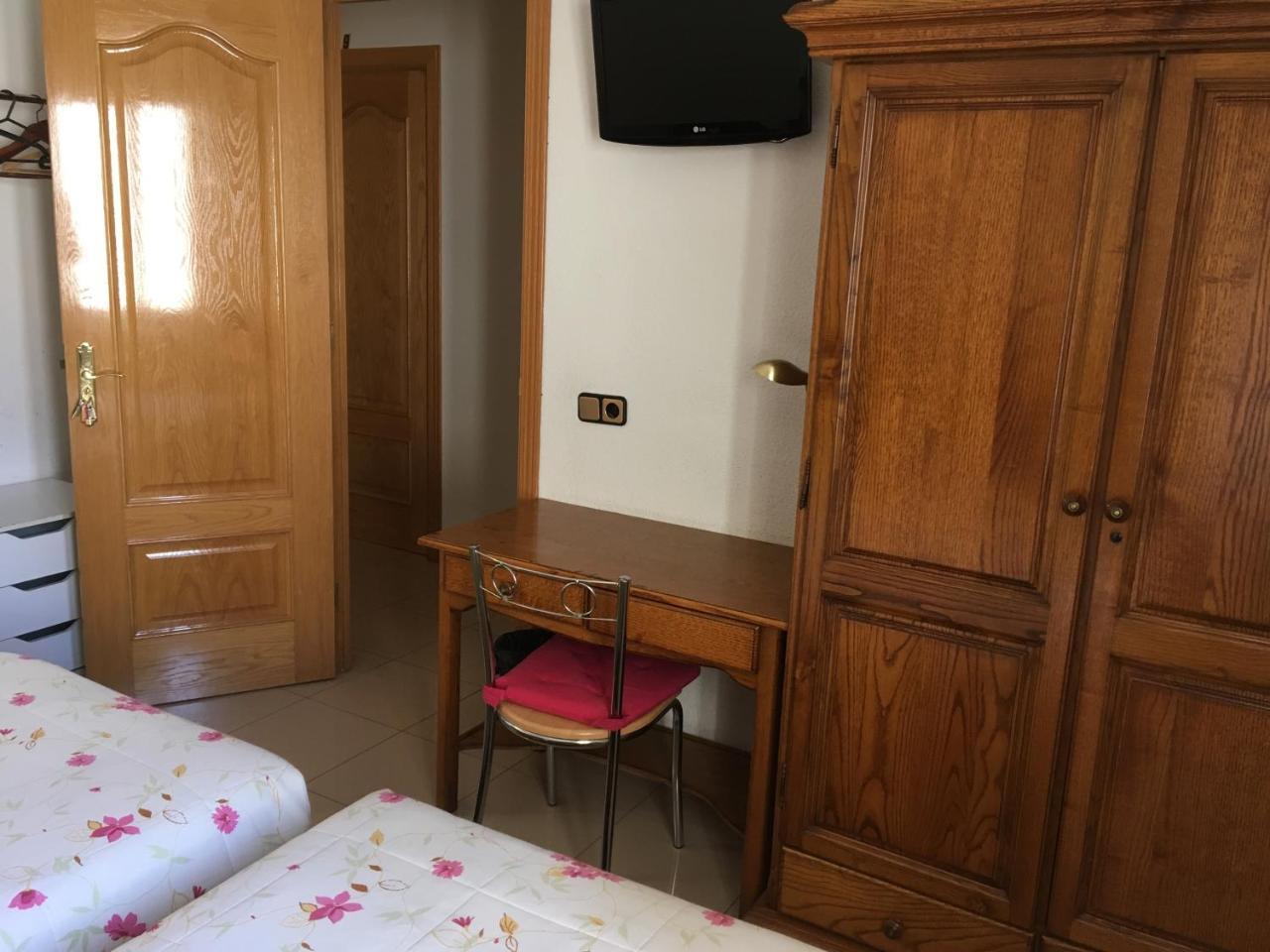 Hostal Retiro Madrid Extérieur photo