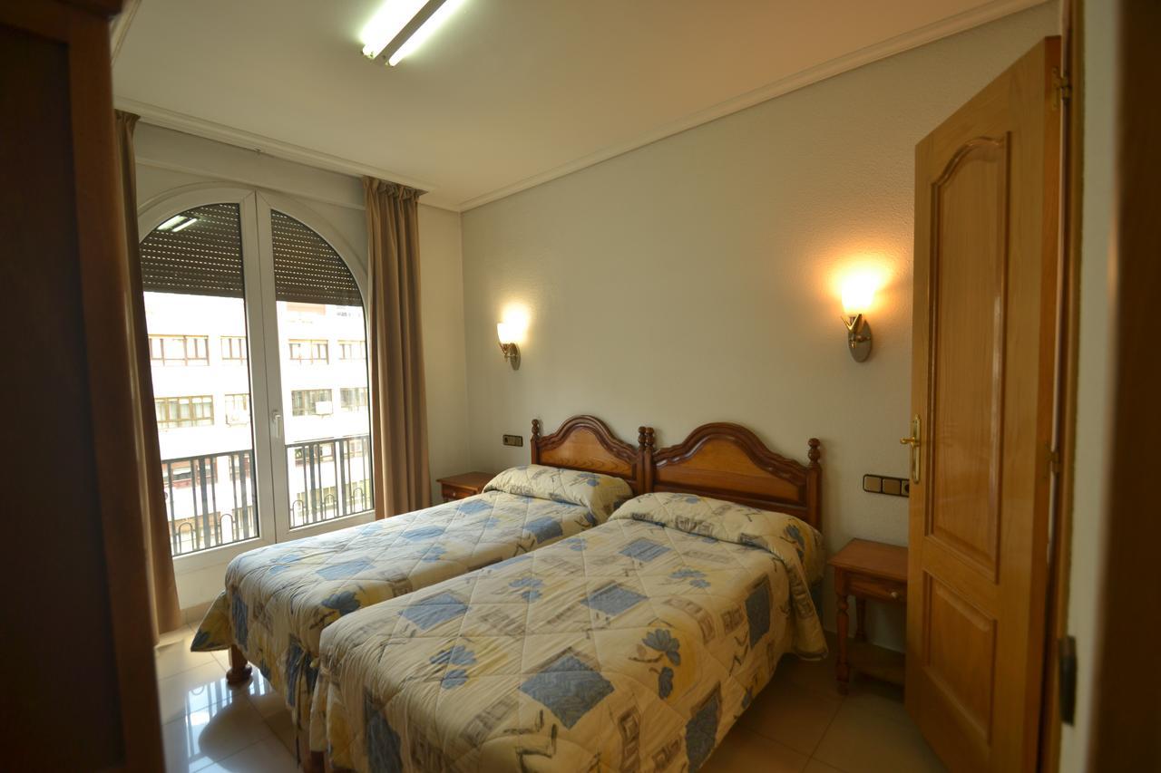 Hostal Retiro Madrid Extérieur photo
