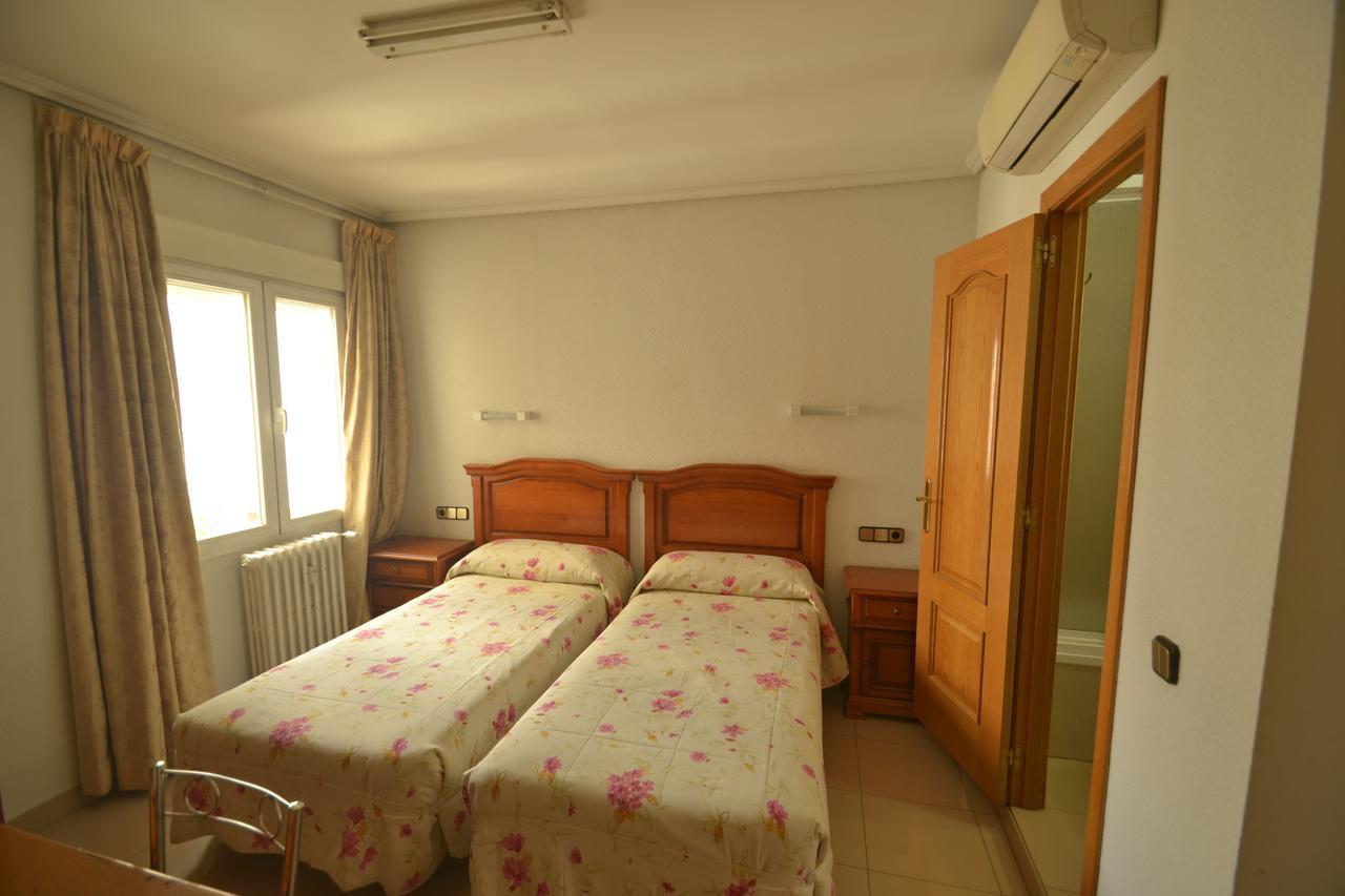 Hostal Retiro Madrid Extérieur photo