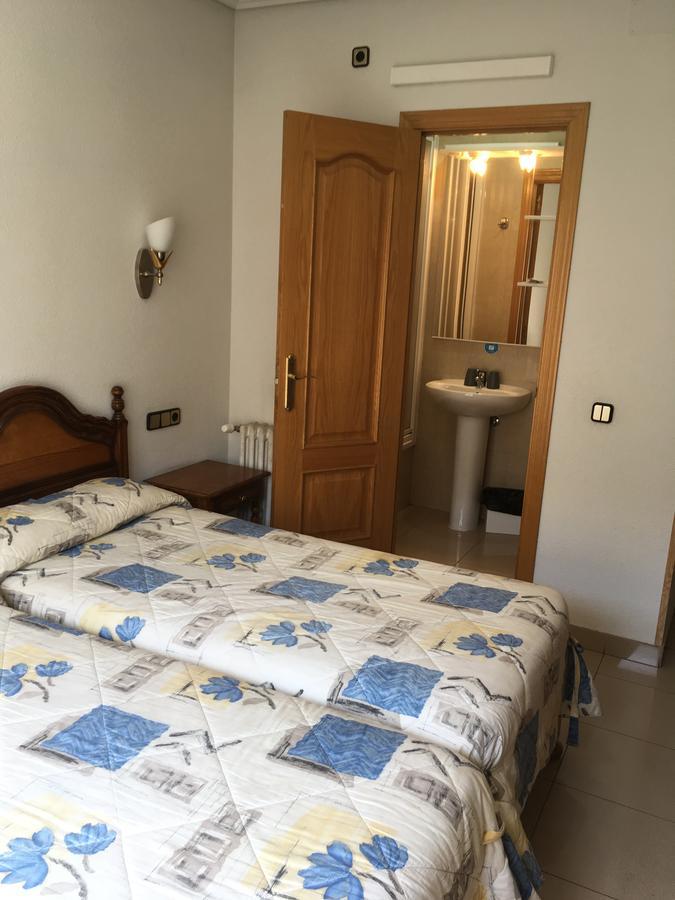 Hostal Retiro Madrid Extérieur photo