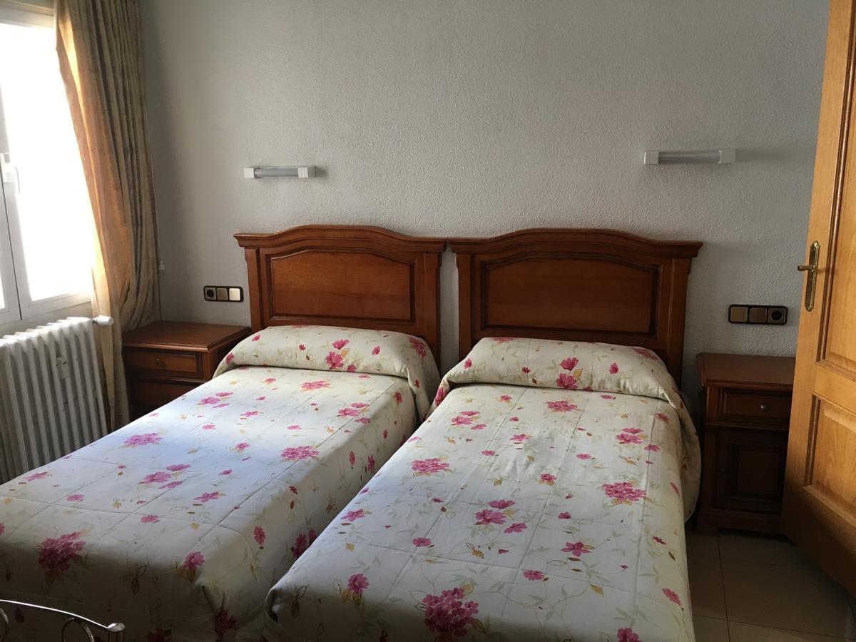 Hostal Retiro Madrid Extérieur photo