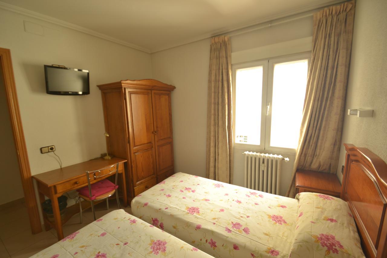 Hostal Retiro Madrid Extérieur photo
